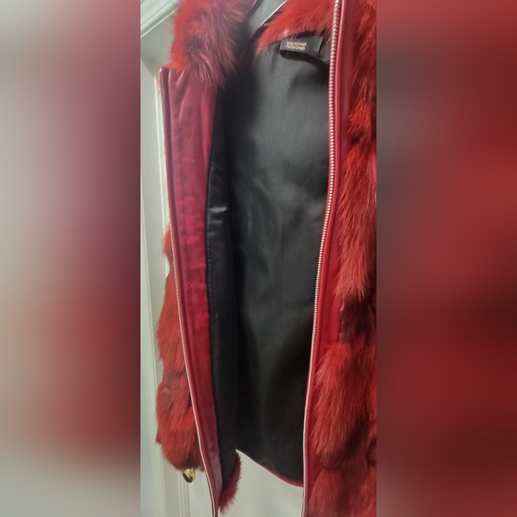Women's Fox Vest with Leather Hood - Picture 2 of 5